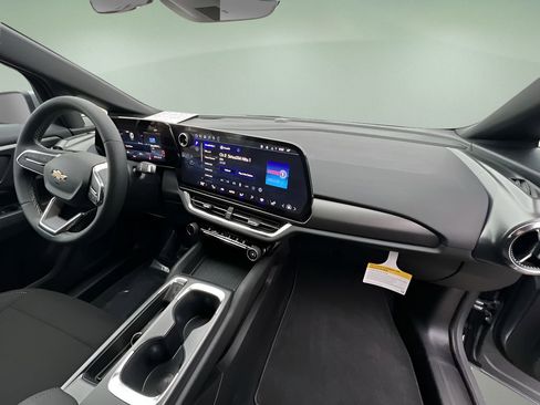 New 2026 Chevrolet Equinox EV LT image 26