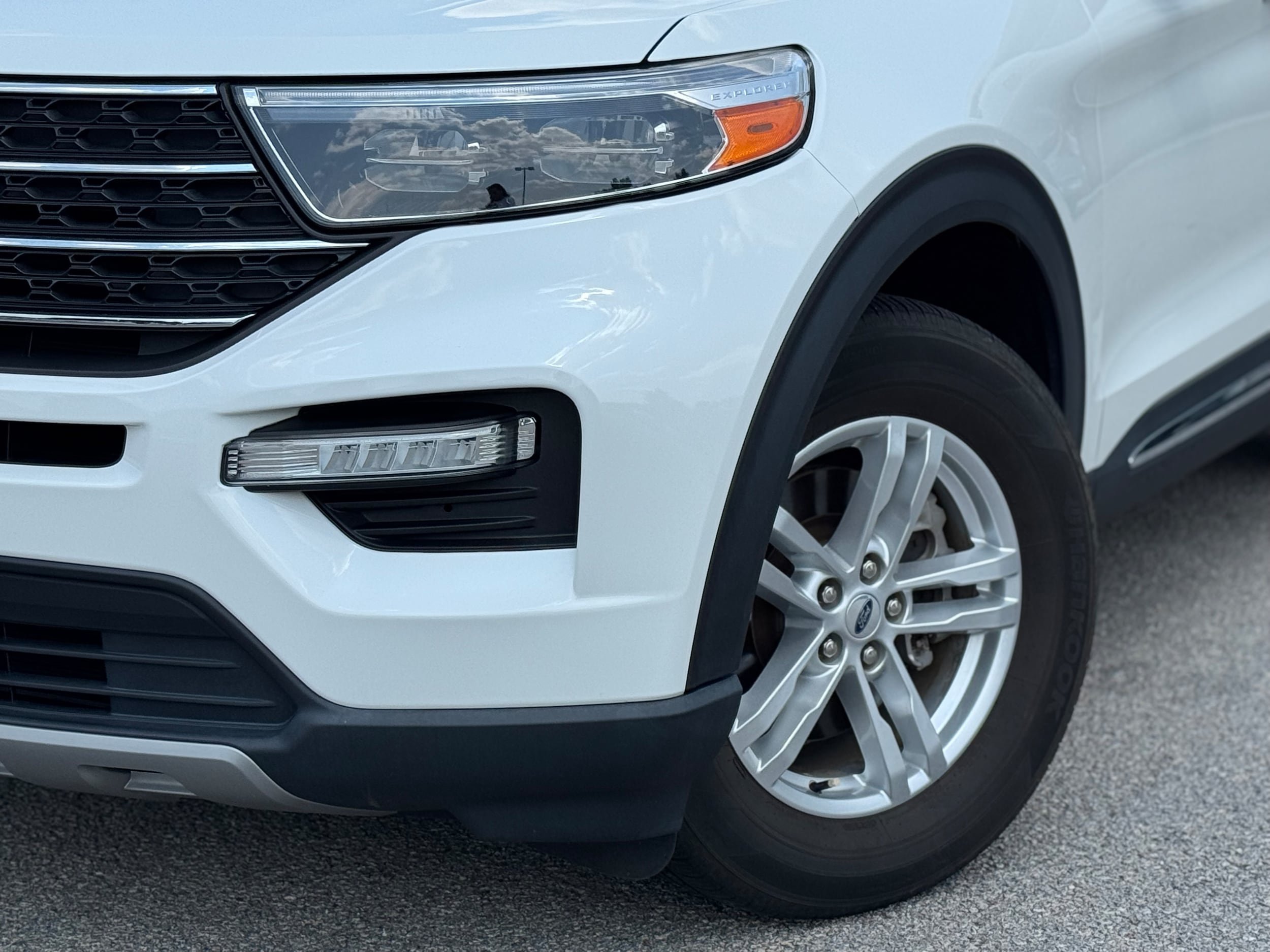 Used 2023 Ford Explorer XLT w/ Equipment Group 202A RWD image 4