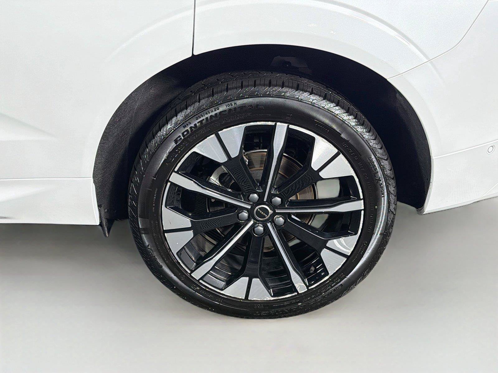 Used 2026 Volvo XC60 B5 Plus AWD/4WD image 35
