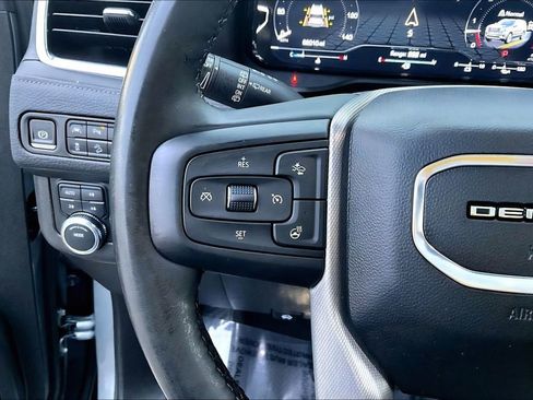 Used 2024 GMC Yukon XL Denali image 16