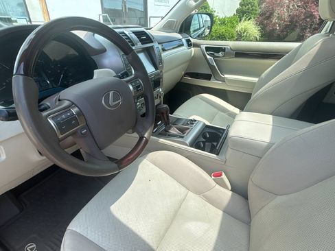 Used 2019 Lexus GX 460 Premium w/ Premium Package AWD/4WD image 11