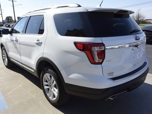 Used 2018 Ford Explorer XLT w/ Equipment Group 201A image 3