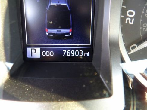 Used 2017 Toyota Tacoma TRD Sport image 33