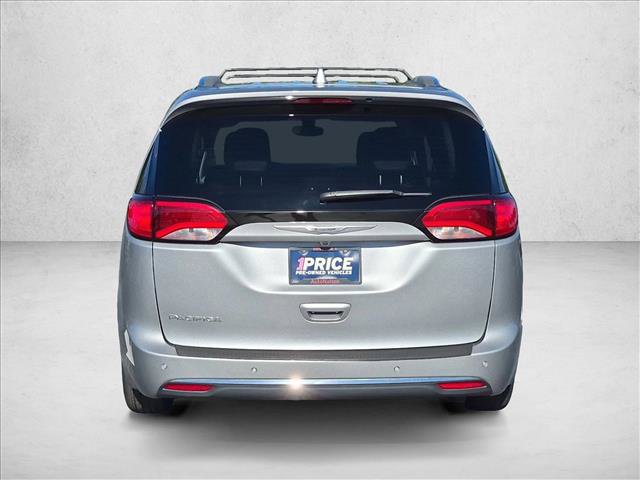 Used 2020 Chrysler Pacifica Touring-L FWD image 7