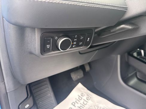 Used 2025 Ford Mustang Mach-E Premium AWD/4WD image 26