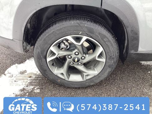 Used 2025 Chevrolet Trax LT w/ LT Convenience Package image 34