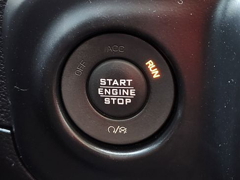 Used 2020 Jeep Wrangler Sport AWD/4WD image 23