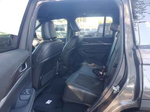 New 2026 Jeep Grand Cherokee Altitude image 6