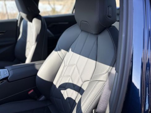 Used 2025 BMW 530i xDrive w/ M Sport Package image 14