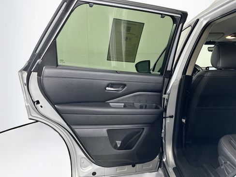 Used 2025 Nissan Pathfinder SL image 26