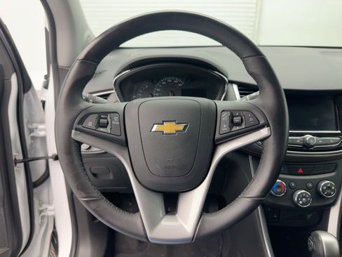 Certified 2022 Chevrolet Trax LT w/ Sport Edition image 16