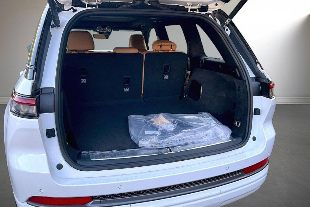 New 2027 Jeep Grand Cherokee Summit AWD/4WD image 5