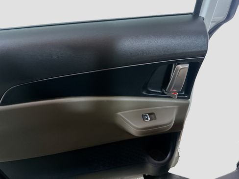 Used 2026 Kia Carnival FWD image 26