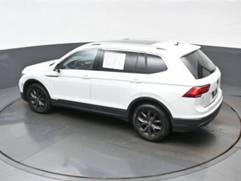 Used 2022 Volkswagen Tiguan SE w/ Panoramic Sunroof Package AWD/4WD image 37