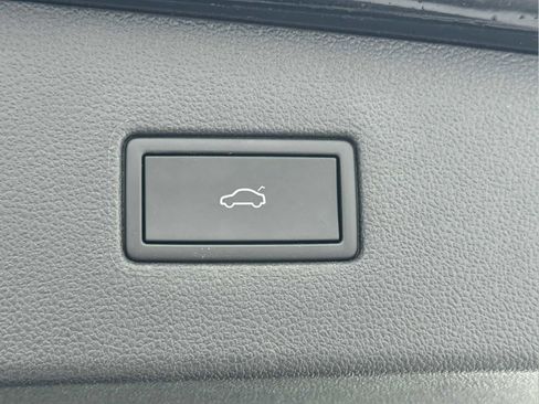 Certified 2024 Volkswagen Tiguan SE image 12