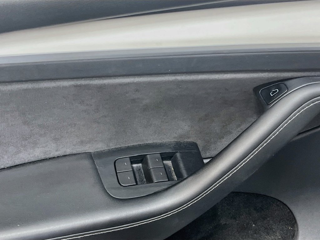 Used 2023 Tesla Model Y Long Range AWD/4WD image 17