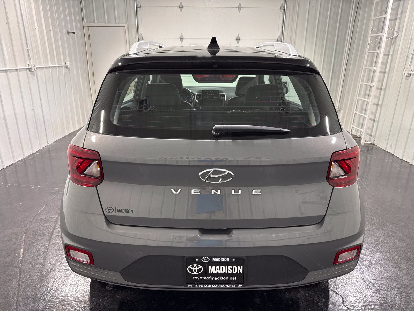 Used 2022 Hyundai Venue Limited FWD image 4
