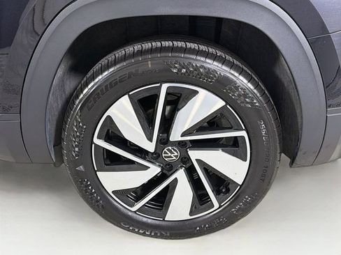 Used 2023 Volkswagen Atlas SE image 32