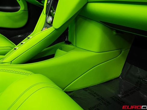 Used 2026 McLaren 750S Spider RWD image 37