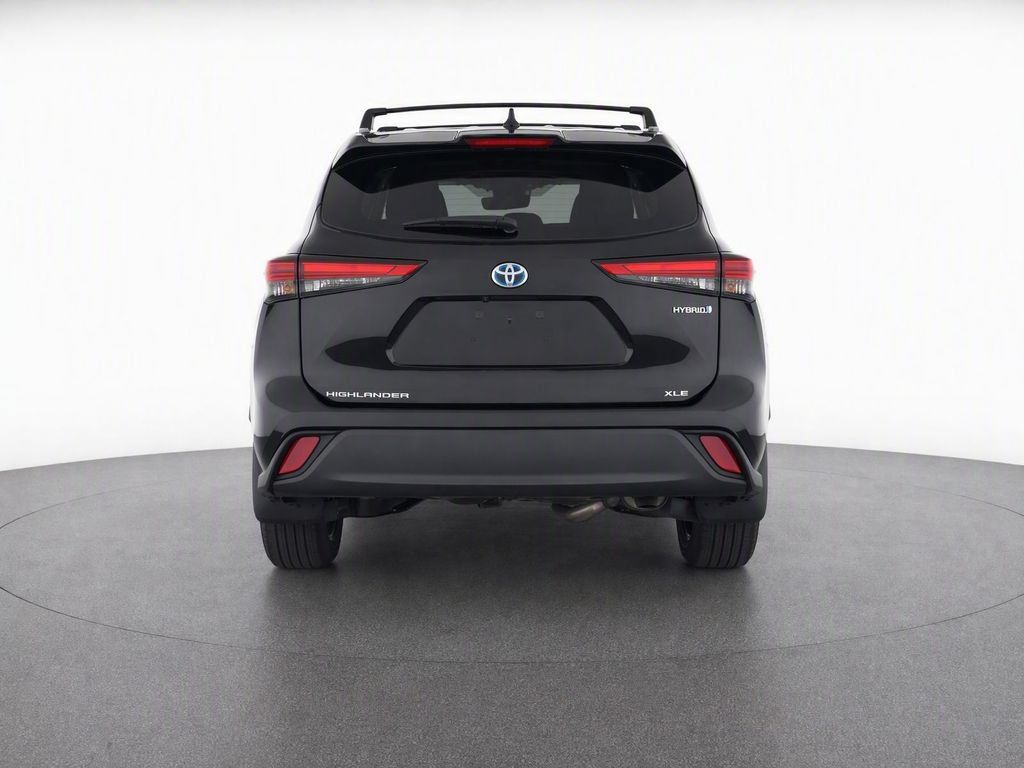 Used 2023 Toyota Highlander XLE AWD/4WD image 4