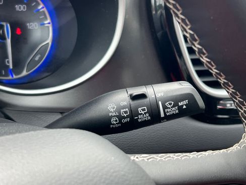 Used 2024 Chrysler Pacifica Touring-L FWD image 18