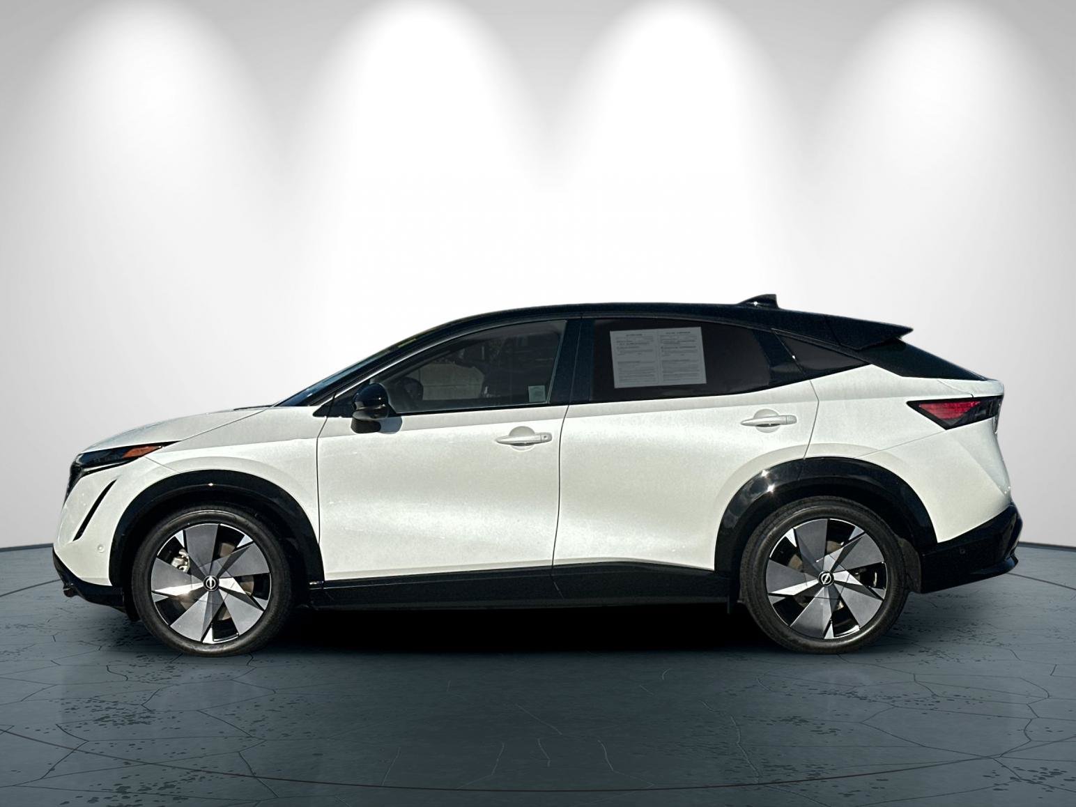 Used 2023 Nissan Ariya AWD/4WD image 7