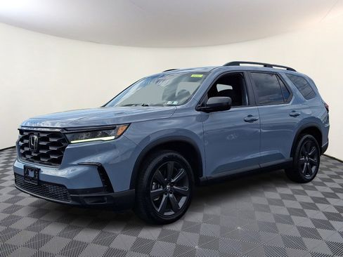 Used 2025 Honda Pilot Sport image 3