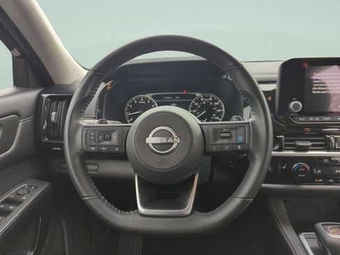 Certified 2025 Nissan Pathfinder SV image 25