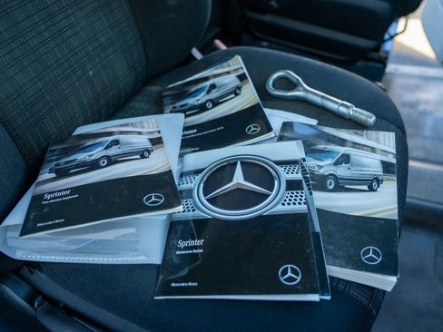 Used 2018 Mercedes-Benz Sprinter 2500 image 11