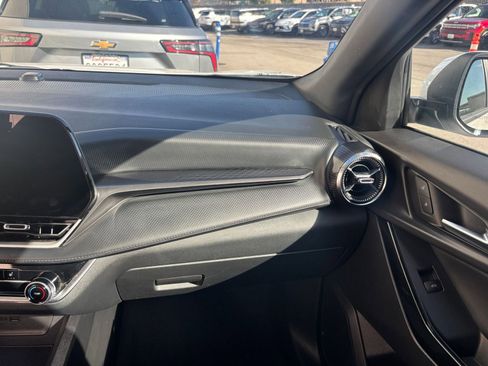 Used 2025 Chevrolet Equinox LT image 35