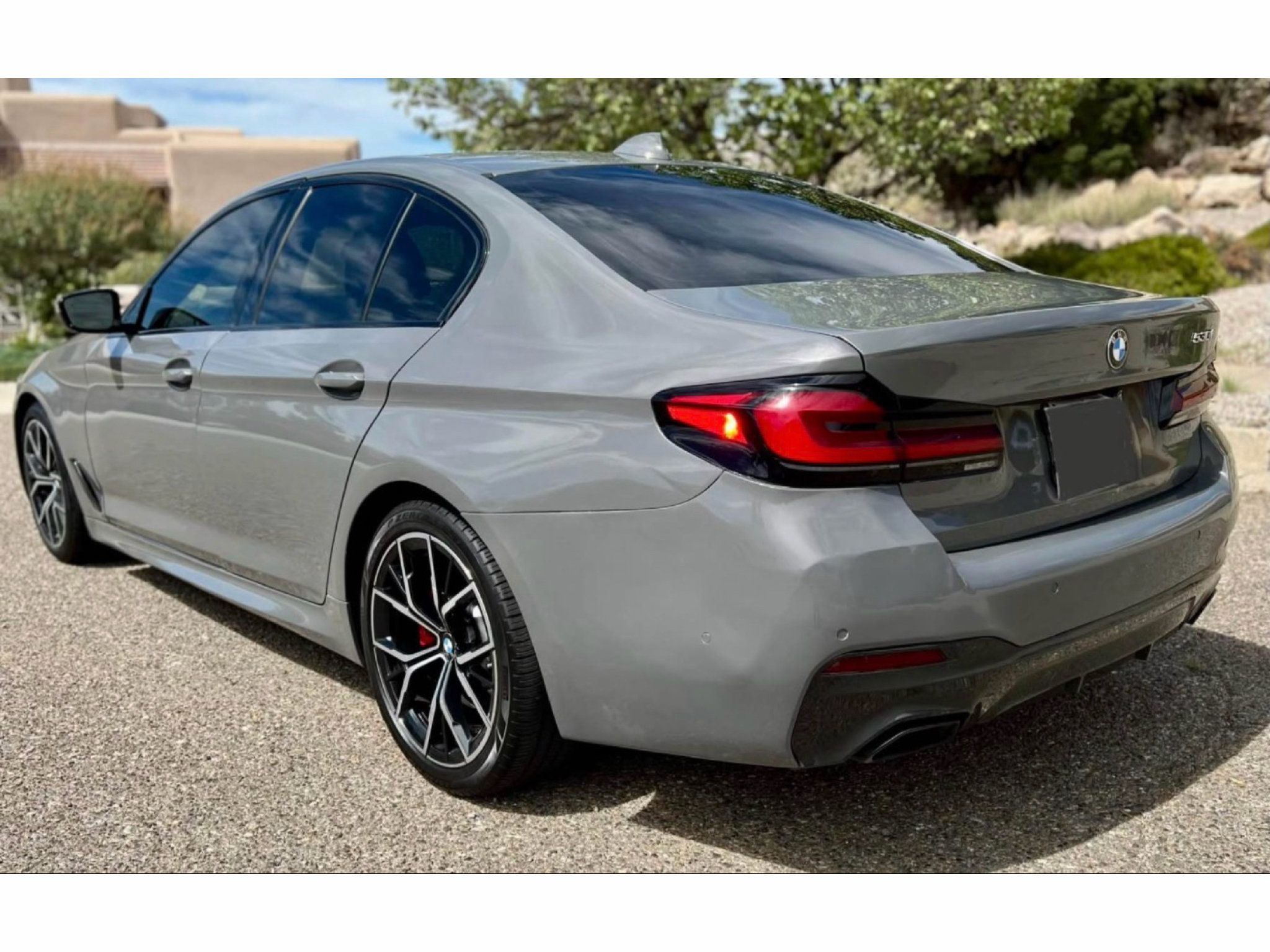 Used 2022 BMW 530i w/ M Sport Package RWD image 5