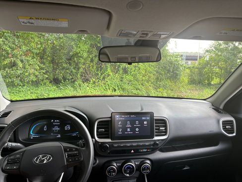 Used 2026 Hyundai Venue SEL FWD image 33