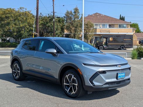 Used 2026 Chevrolet Equinox EV LT image 7