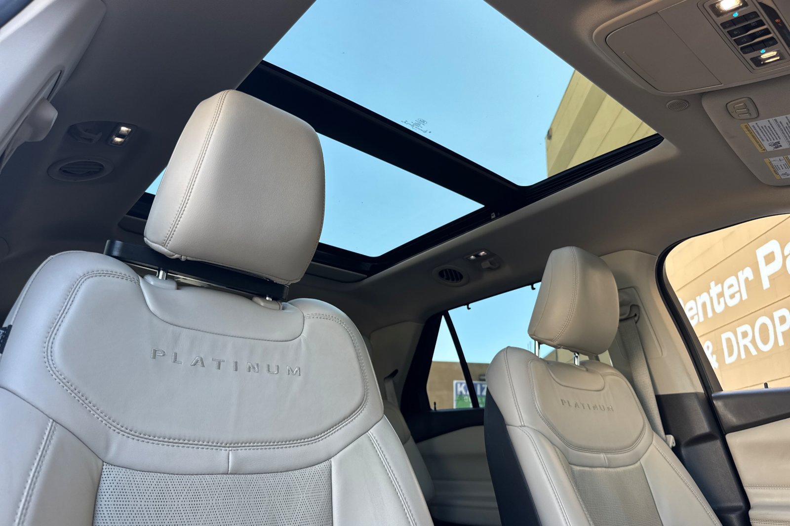 Certified 2020 Ford Explorer Platinum w/ Premium Technology Package AWD/4WD image 17