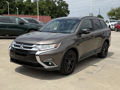 Used 2018 Mitsubishi Outlander ES AWD/4WD image 9