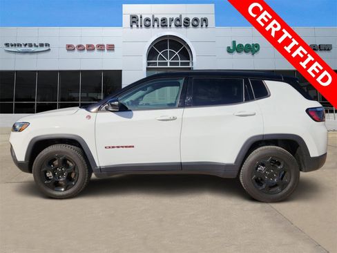 Used 2023 Jeep Compass Trailhawk image 3