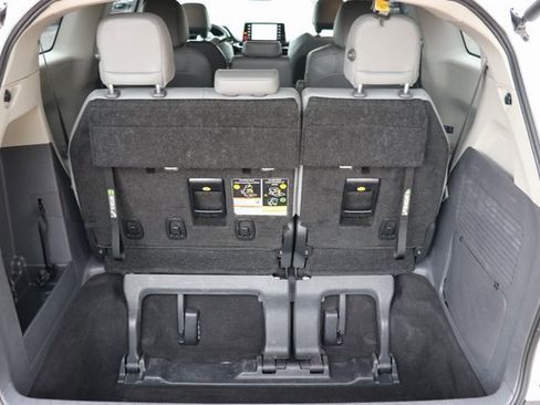 Used 2024 Toyota Sienna XLE image 8