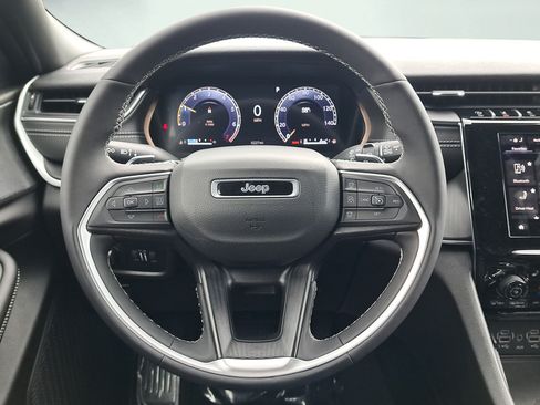 Used 2025 Jeep Grand Cherokee L Altitude AWD/4WD image 18