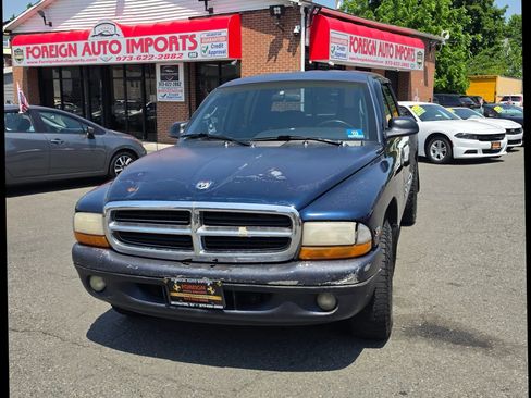 Used 2000 Dodge Dakota 2WD Quad Cab image 1