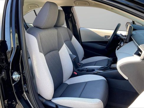 Used 2025 Toyota Corolla LE image 23