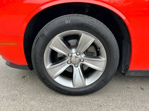 Used 2018 Dodge Challenger SXT RWD image 9