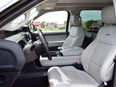 Used 2025 Ford Expedition Max Platinum AWD/4WD image 7