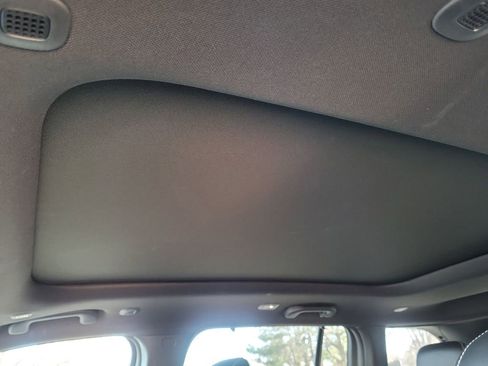 Used 2025 Jeep Grand Cherokee Limited w/ Luxury Tech Group II image 18