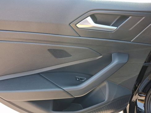 Used 2024 Volkswagen Jetta SE image 19