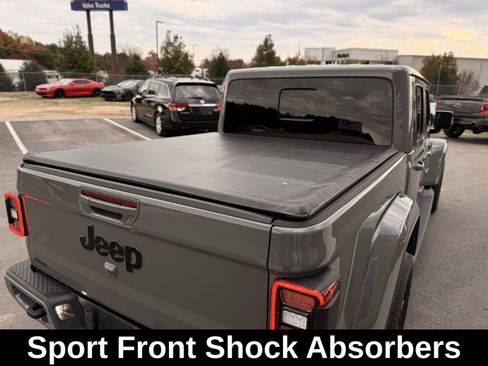 Used 2022 Jeep Gladiator Overland image 15