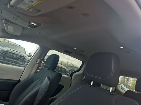 Used 2018 Chrysler Pacifica Touring Plus image 16