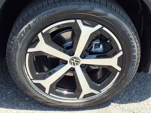 New 2026 Volkswagen Tiguan SE FWD image 8