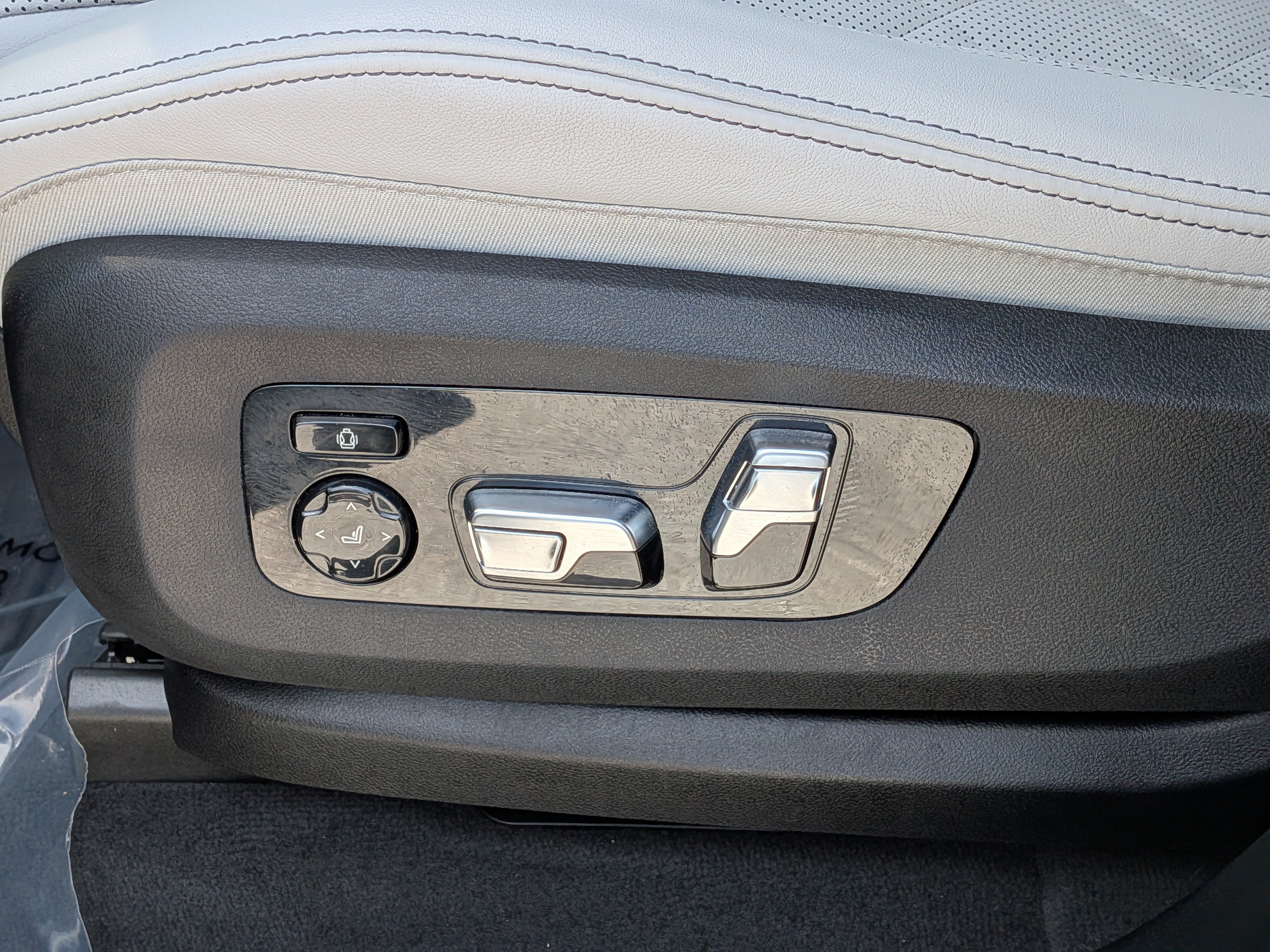 Used 2026 BMW X5 sDrive40i w/ M Sport Package RWD image 23