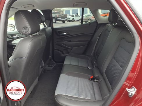 Used 2025 Chevrolet Trax LT FWD image 28