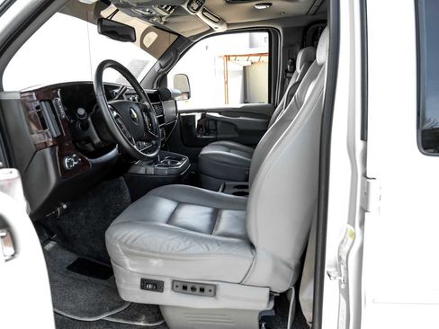 Used 2011 Chevrolet Express 1500 image 4